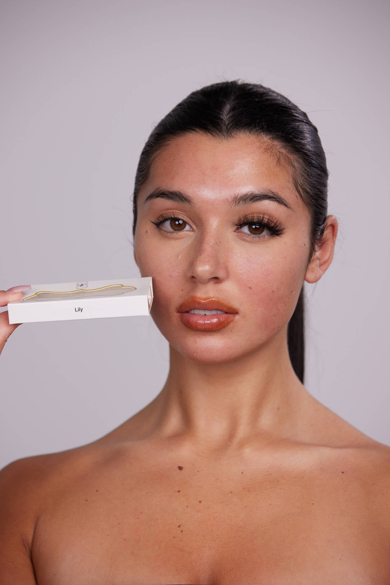 stick on fake eye lashes that look real for fuller attractive lashes, reusable and lasting