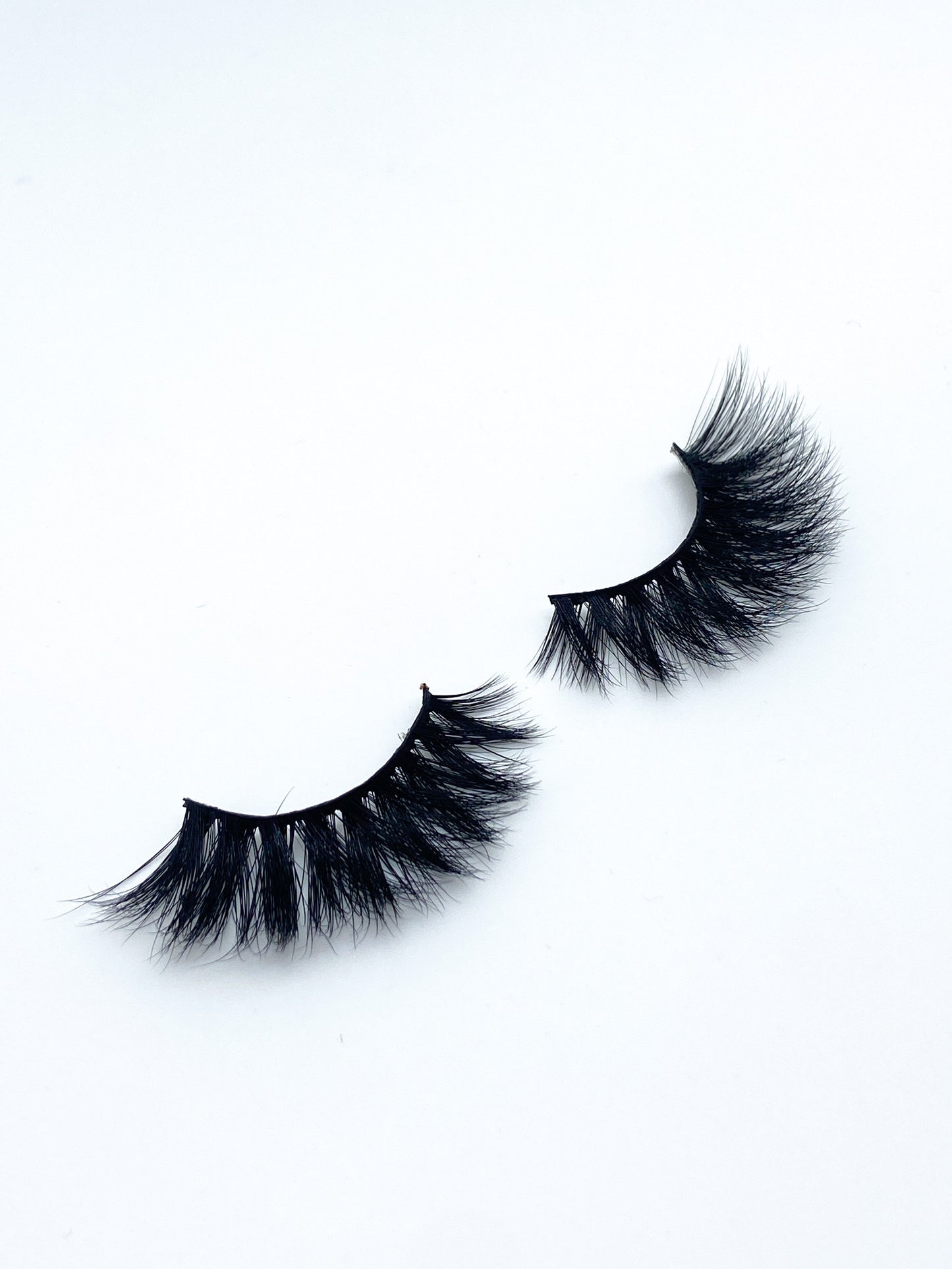 stick on fake eye lashes that look real for fuller dark attractive lashes, reusable and lasting
