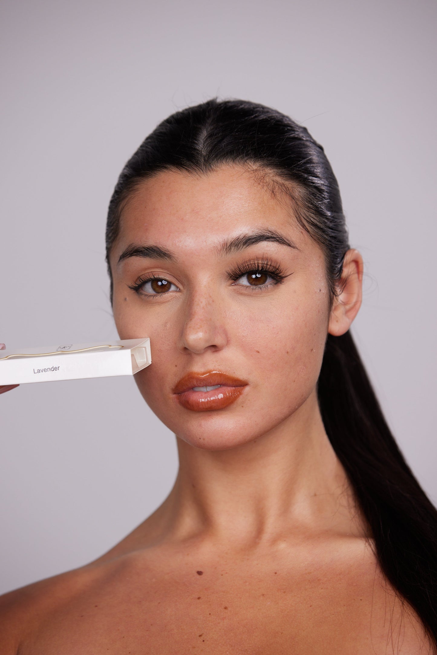 stick on fake eye lashes that look real for fuller attractive lashes, reusable and lasting