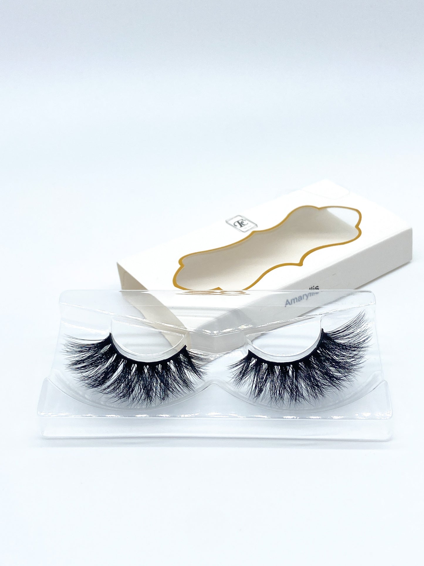 stick on fake eye lashes that look real for fuller dark attractive lashes, reusable and lasting