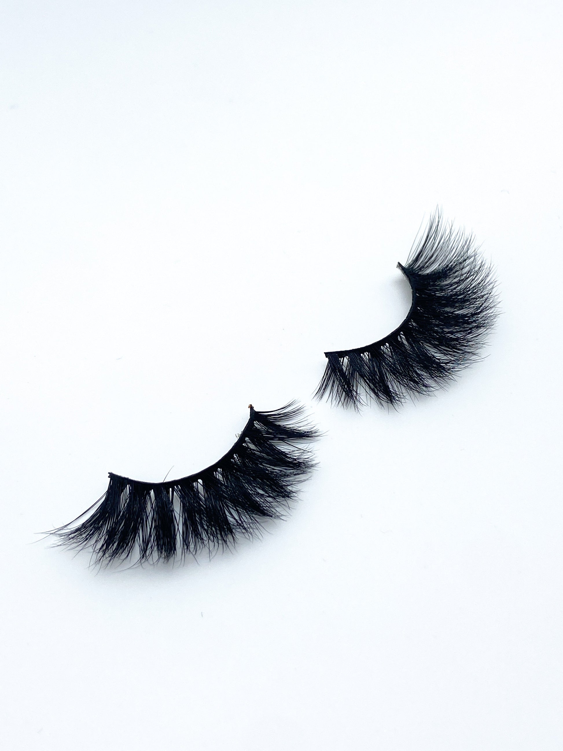 stick on fake eye lashes that look real for fuller dark attractive lashes, reusable and lasting