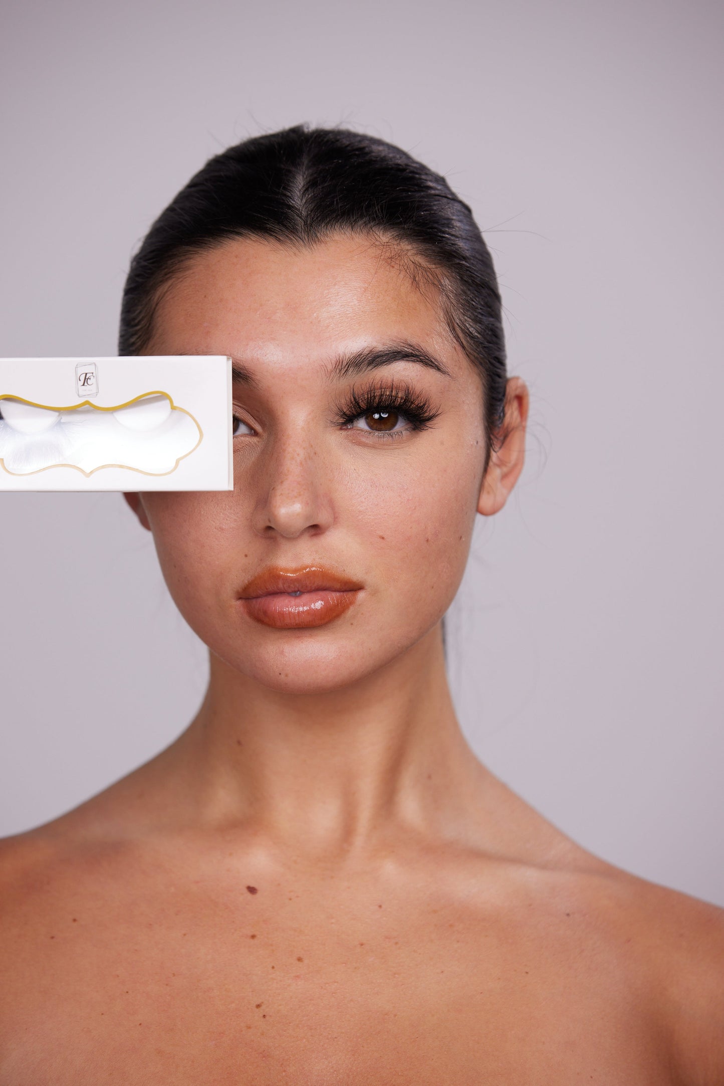 stick on fake eye lashes that look real for fuller dark attractive lashes, reusable and lasting